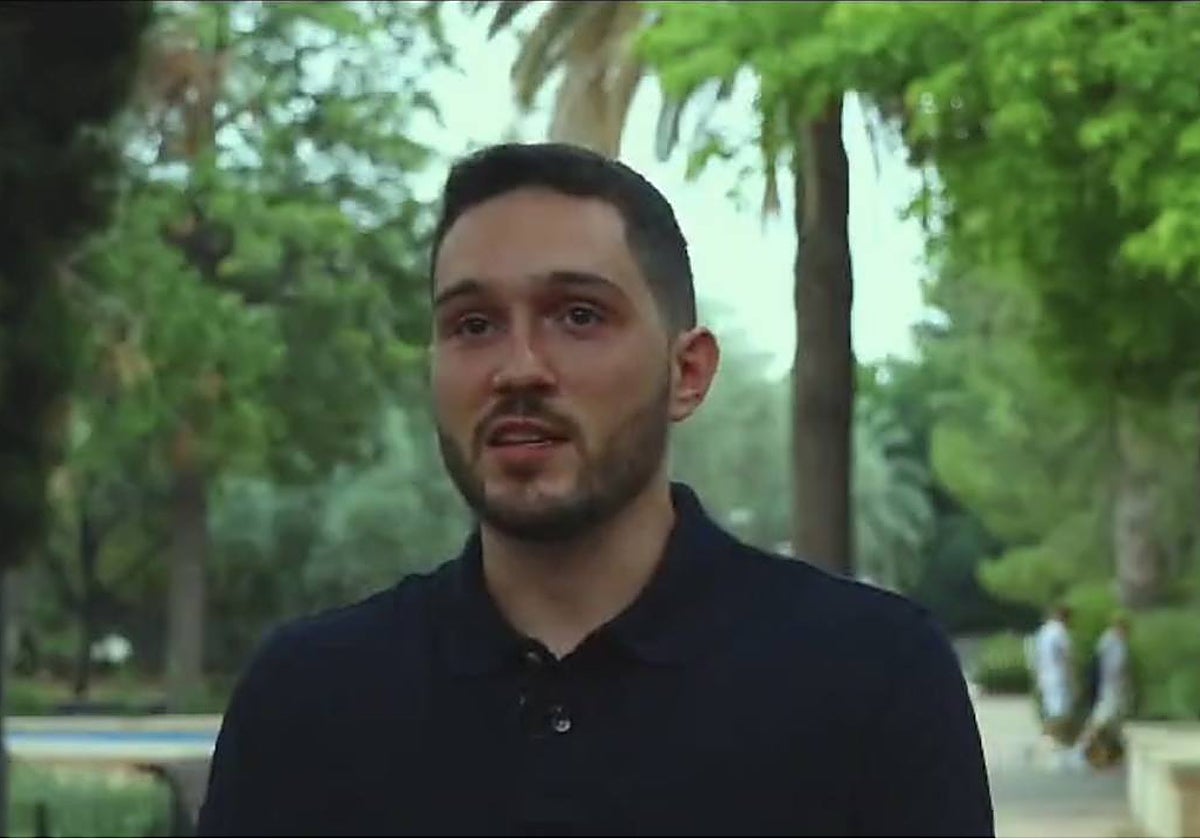 Imagen de Pau, el policía local de Valencia que salvó a una mujer de una agresión