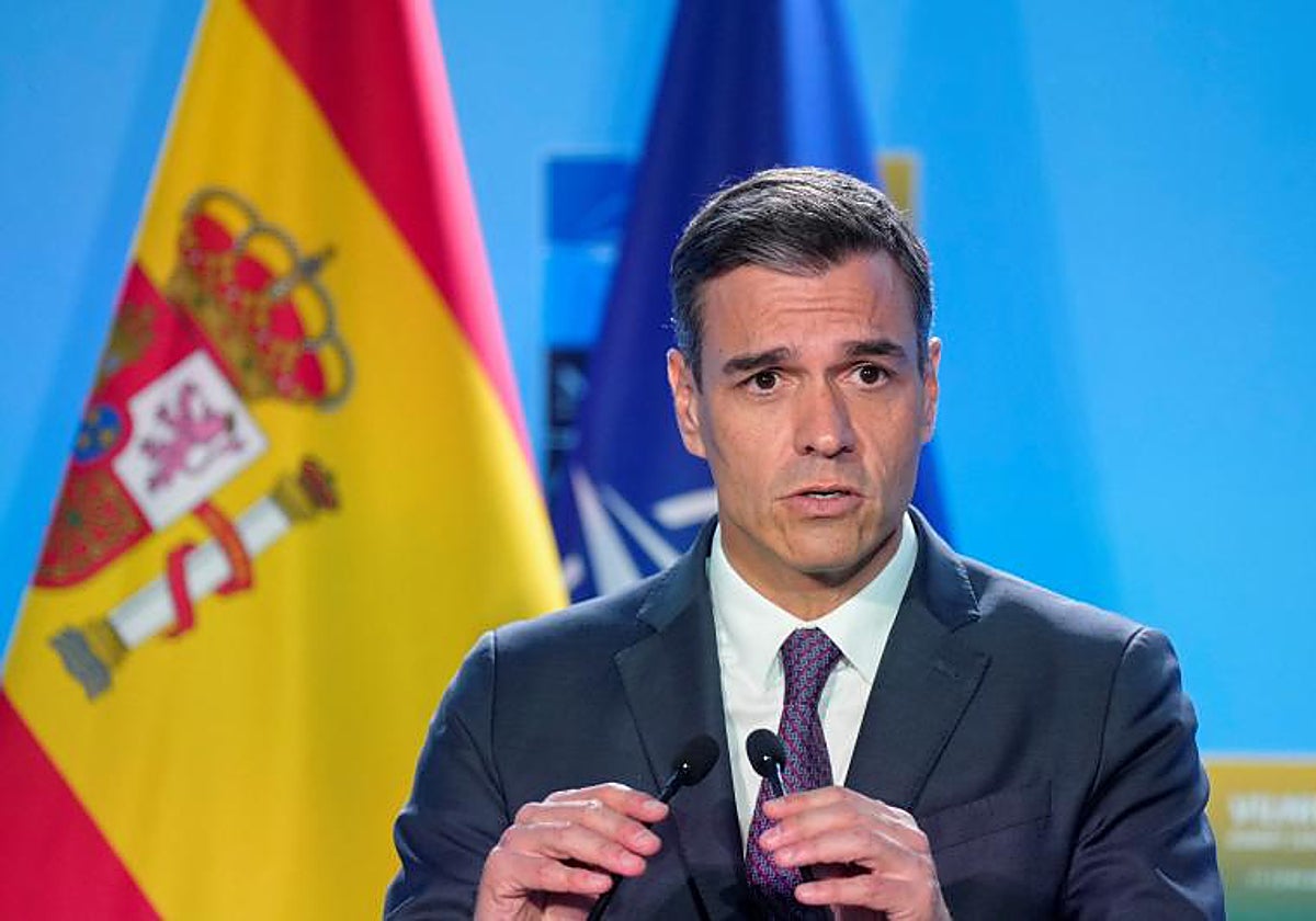 Pedro Sánchez durante la rueda de prensa en la cumbre de la OTAN en Vilna
