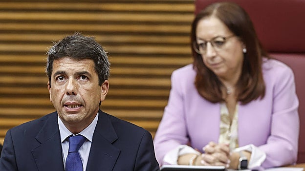 Imagen del presidente de la Generalitat Valenciana, Carlos Mazón, y la presidenta de las Cortes Valencianas, Llanos Massó, este jueves durante el debate de investidura