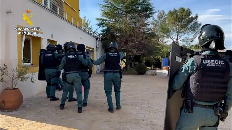 Drogas, terapias sexuales y hasta 10.000 euros para demostrar fidelidad a la líder: desarticulan una secta con más de cien víctimas en Castellón