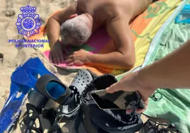Alerta en la playa de Benidorm: detienen in fraganti a un hombre por cuatro robos a turistas extranjeros