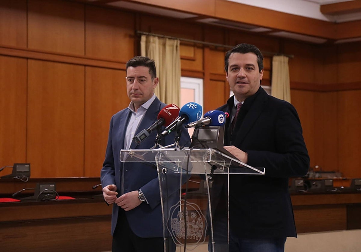 El anterior presidente de Hostecor, Francisco de la Torre, y el alcalde anunciando el proyecto