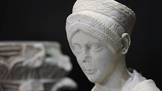 Los secretos del busto romano hallado en Baena: ¿quién es la dama de alta alcurnia a la que representa?