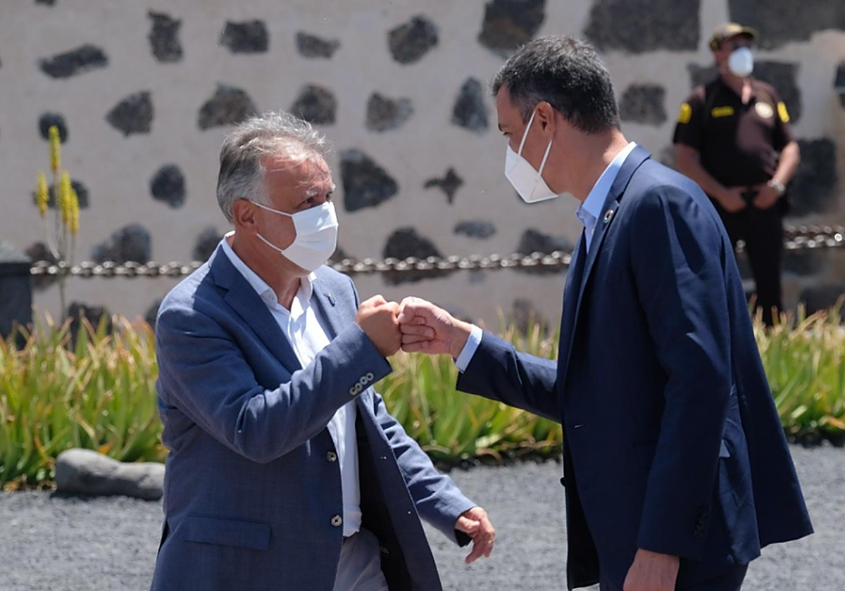 Pedro Sánchez y Ángel Víctor Torres en un acto en Lanzarote