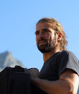 Imagen secundaria 2 - Arriba, Cristina Ortiz, 'La Veneno'. Abajo, Déborah Fernández y el cámara Mario Biondo. Tres de los casos que Tarruella ha investigado como perito judicial