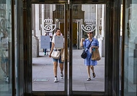Correos aún debe repartir más de 730.000 papeletas de las 2,6 millones de solicitudes