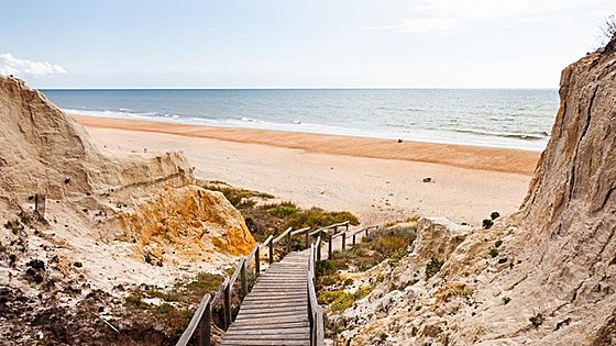 Esta es la playa más larga de Andalucía: ¿cuántos kilómetros tiene?