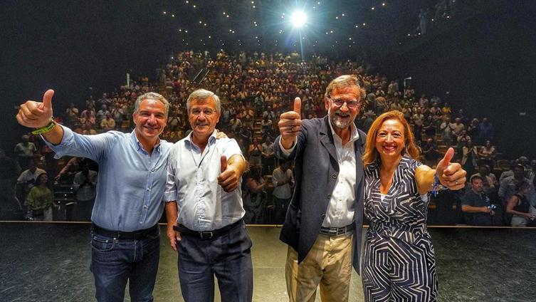 Rajoy desde Estepona: «El que quiera cambiar que vote a Feijóo, y el que no, al Frankenstein»