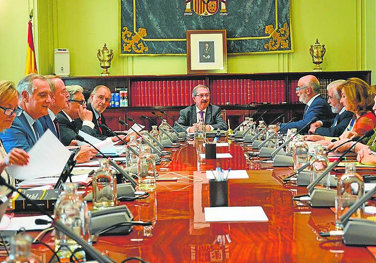 Imagen de archivo de na reunión del pleno del Consejo General del poder Judicial, presidido por Rafael Mozo