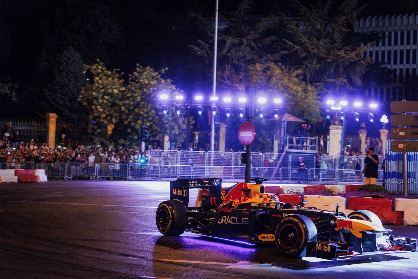 Exhibición del piloto mexicano Checo Pérez en el Red Bull Show Run