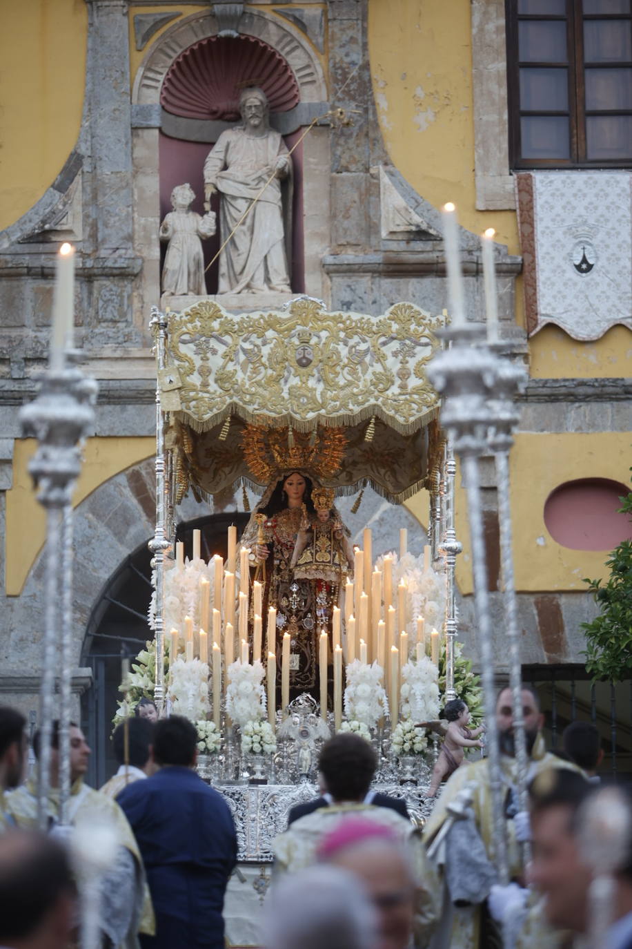 La Virgen del Carmen de San Cayetano de Córdoba siembra la alegría, en imágenes