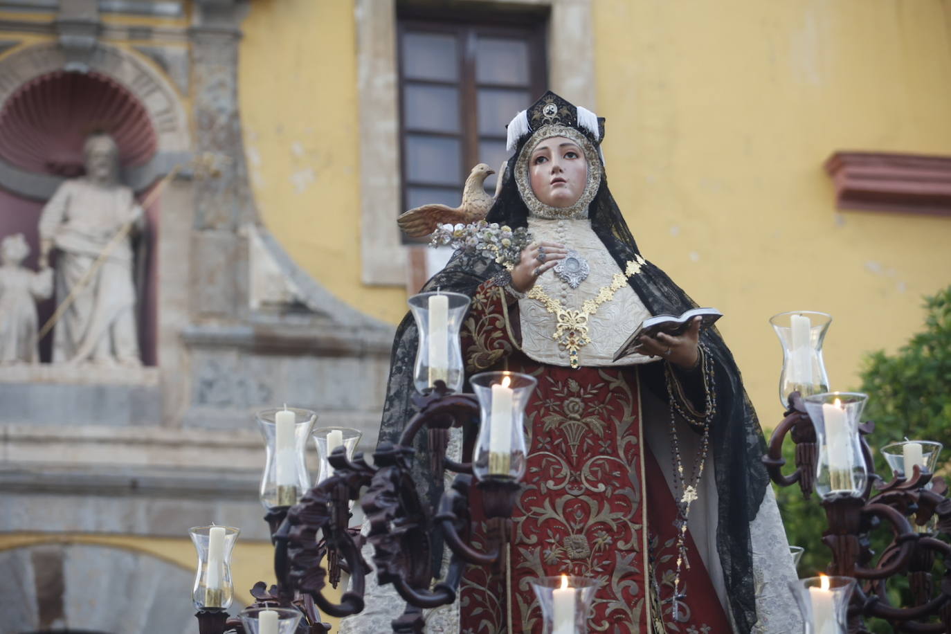 La Virgen del Carmen de San Cayetano de Córdoba siembra la alegría, en imágenes