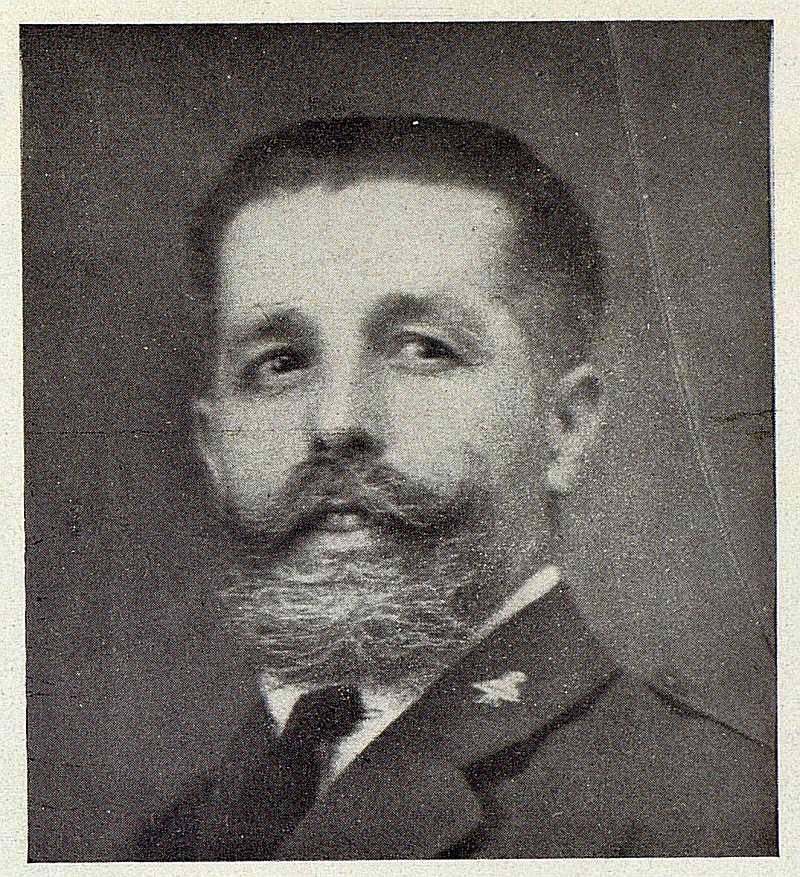 Adolfo Aragonés de la Encarnación (1872-1967). Militar, escritor, historiador, académico y protagonista de la vida toledana. Fue secretario de la Junta Provincial de Protección a la Infancia y Represión de la Mendicidad. Fotografía publicada el Toledo. 'Revista de Arte', 1927, núm. 246.