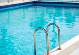Muere un niño de cuatro años tras ahogarse en la piscina de una urbanización en Murcia