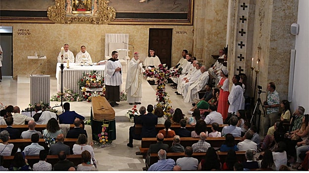 Emotivo adiós a fray Pablo entre música y flores