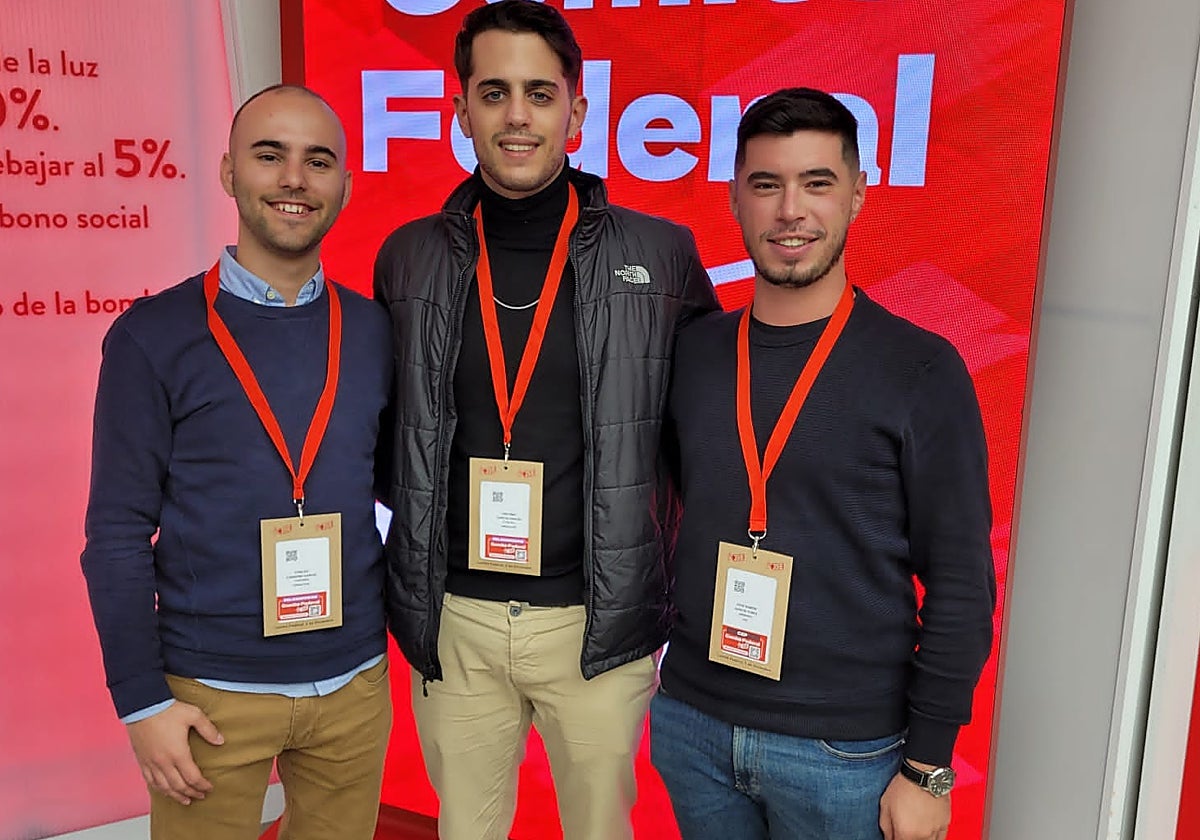 José Ramón García Túñez, primero por la derecha, en un comité de JSE