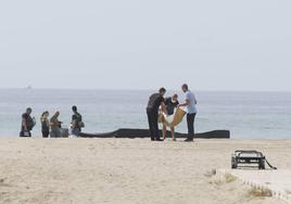 La Guardia Civil identifica a la bebé encontrada en una playa de Tarragona: murió con sus padres cuando viajaba en una patera desde Argelia