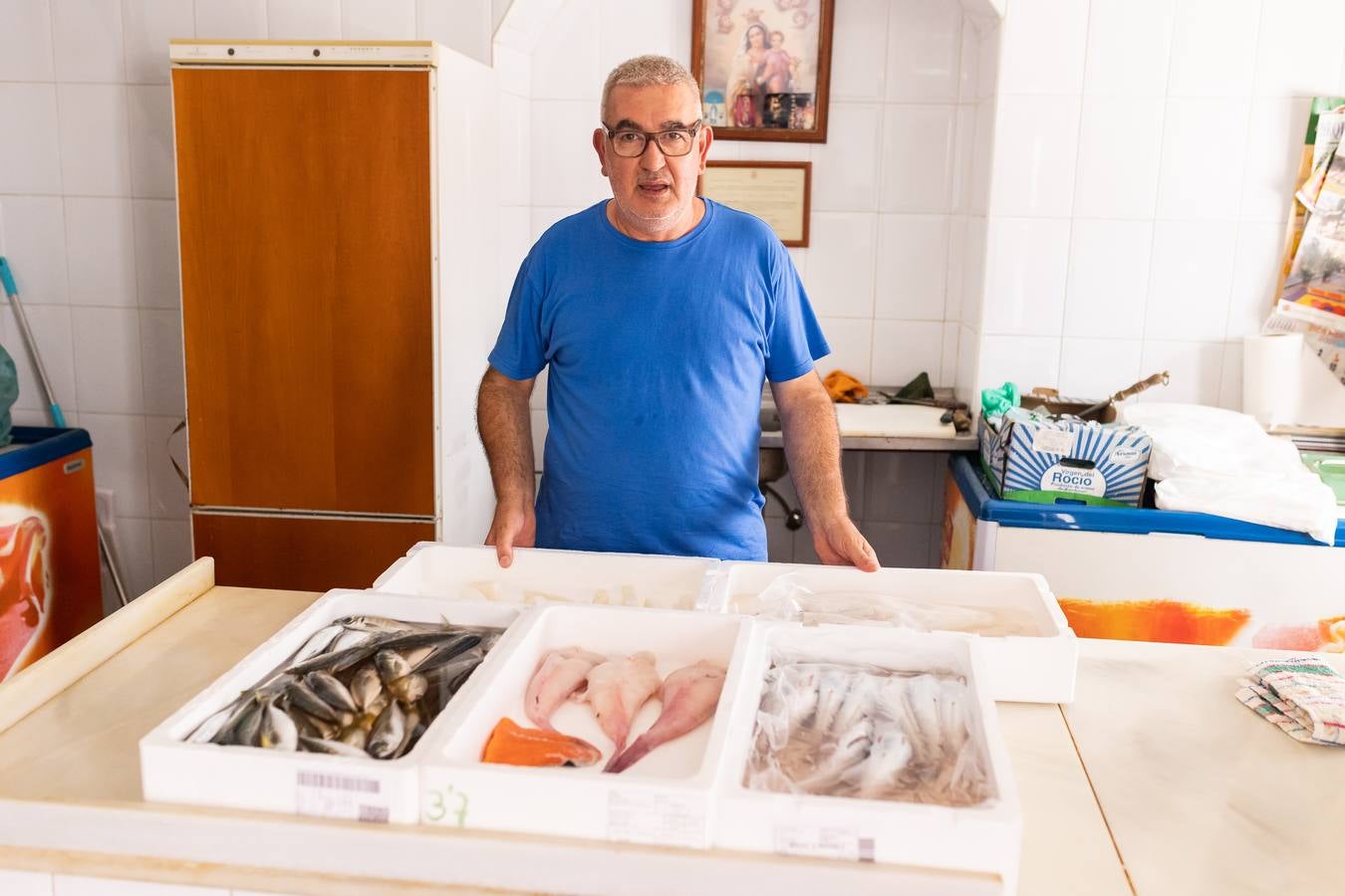 Diferentes vecinos de Casabermeja han contado a ABC cómo sobrellevan el disponer de agua corriente durante sólo seis horas diarias
