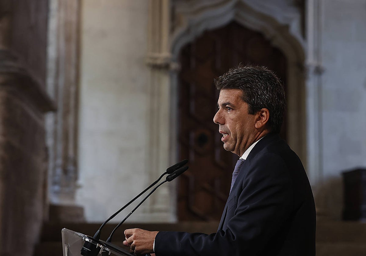 Imagen del presidente de la Generalitat Valenciana, Carlos Mazón, este miércoles durante la rueda de prensa en el Palau