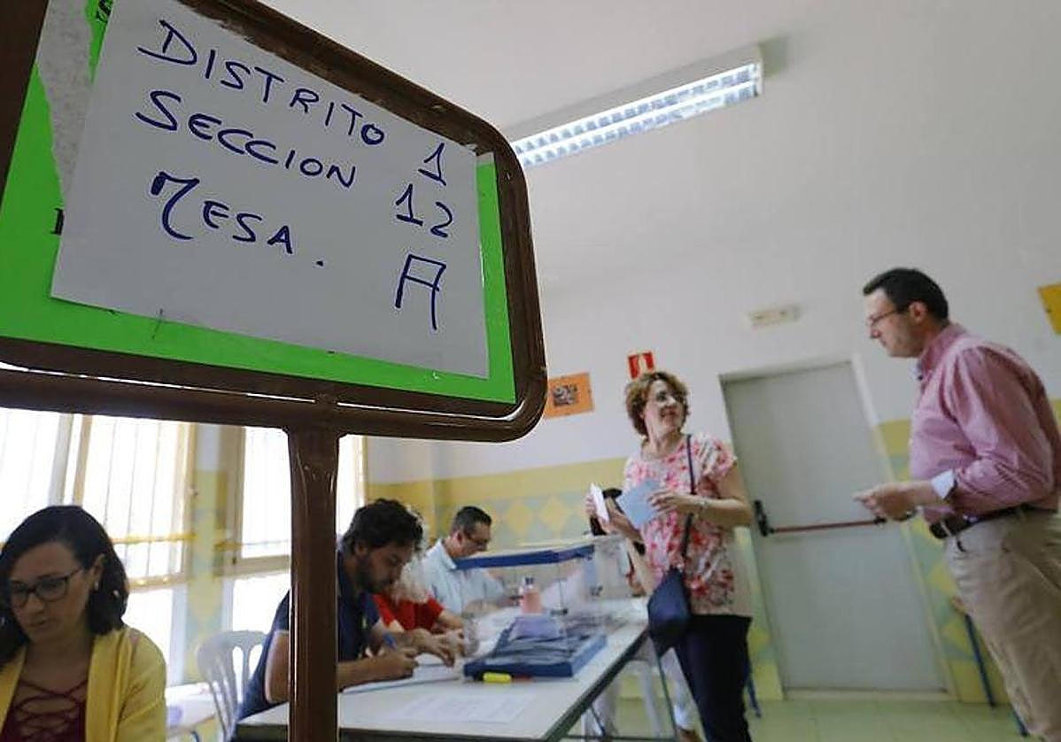 Imagen de una mesa electoral en Córdoba