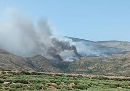 Continúa activo y en nivel 1 el incendio declarado al norte de la Sierra de Gredos