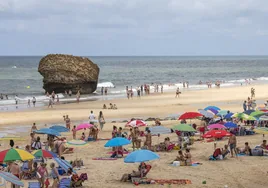 Muere un bañista en la playa de Matalascañas tras ser rescatado por los servicios de emergencia