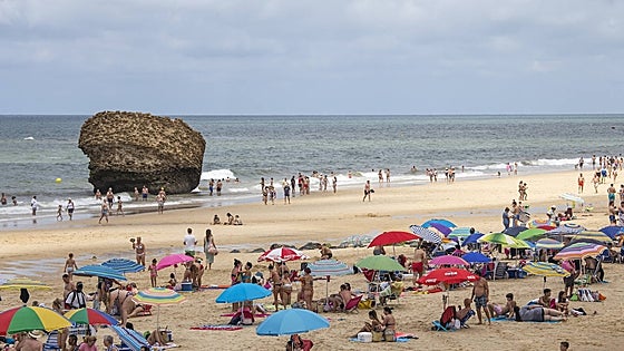 Muere un bañista en la playa de Matalascañas tras ser rescatado por los servicios de emergencia