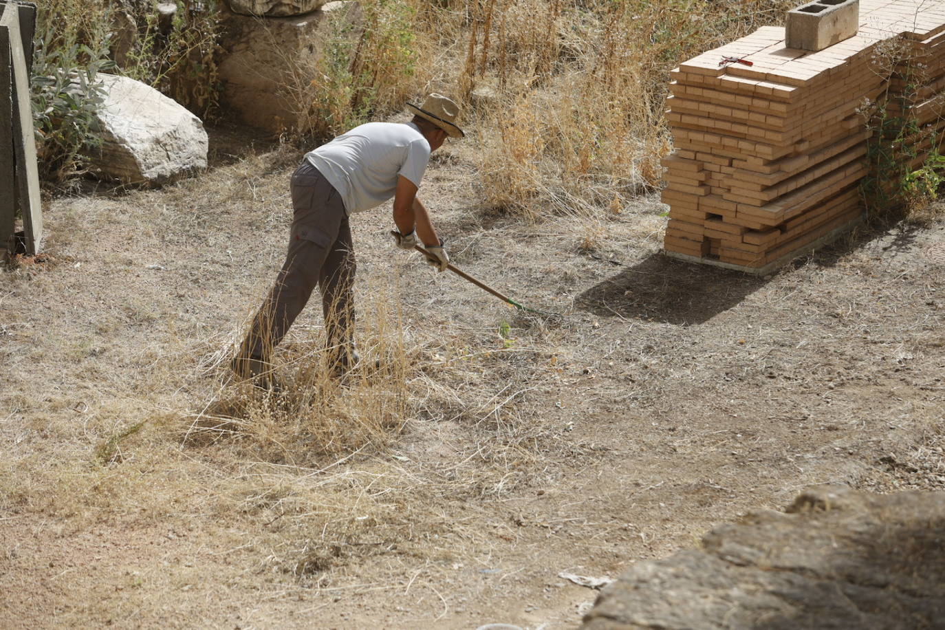 El imágenes, el Templo Romano de Córdoba reluce tras su limpieza