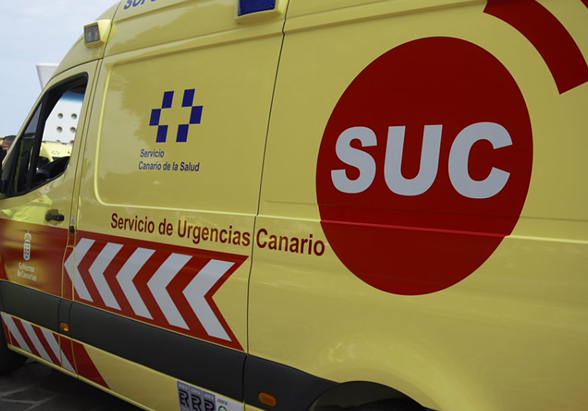 Ambulancia medicalizada en foto de archivo