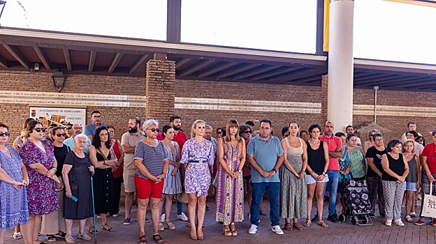 Minuto de silencio en Humilladero tras el asesinato de Carmen