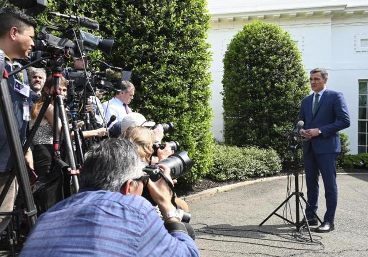 El líder del Ejecutivo compareció sin Biden ante los medios tras su reunión en la Casa Blanca