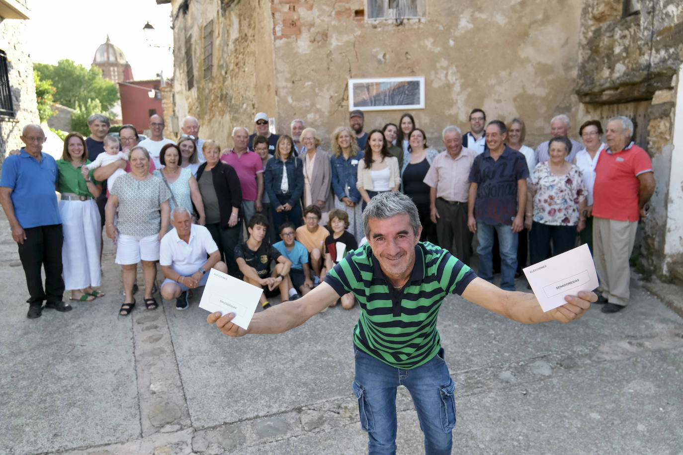 En Villarroya los ciudadanos celebran el récord de 26 segundos en las elecciones generales, los 7 censados en el pequeño municipio riojano de Villarroya han vuelto a ser los primeros en cerrar la urna