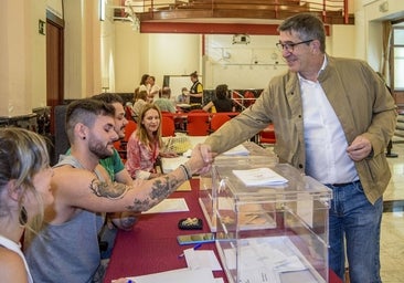 Los socialistas vascos dan la sorpresa y se convierten en primera fuerza