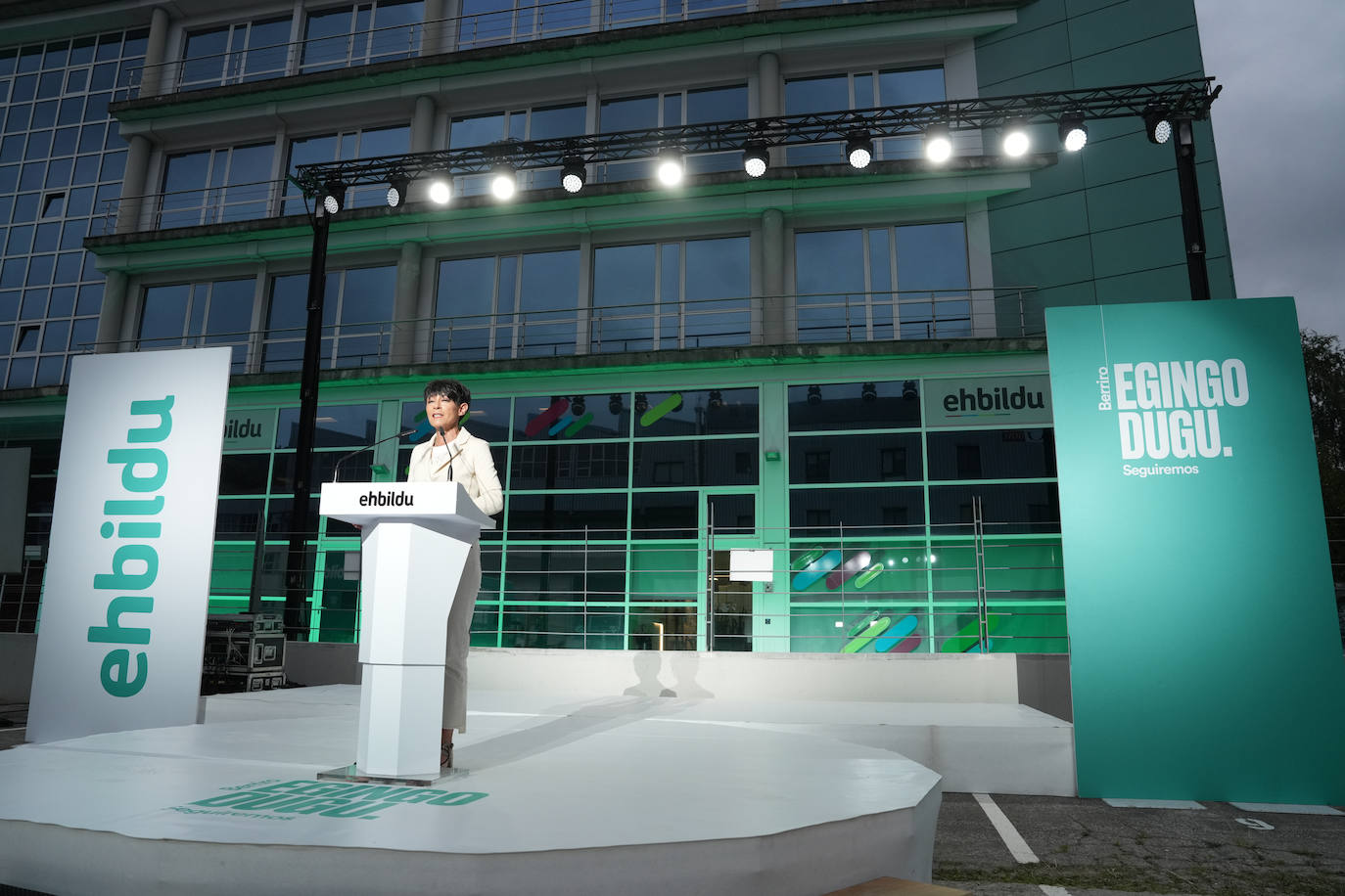 La portavoz de EH Bildu en Gipuzkoa, Maddalen Iriarte, lista en el seguimiento de la jornada electoral