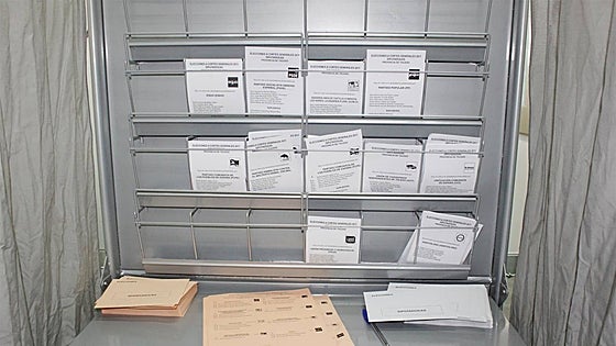 El PSOE denuncia papeletas del Senado «previamente marcadas» a favor del PP en un colegio de Jaén