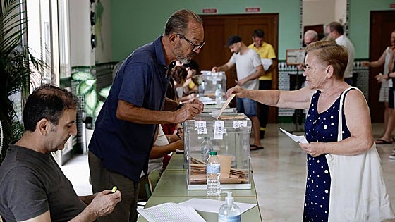 La participación cae en Málaga en las primeras horas de la tarde y alcanza el 52,91% a las 18.00 horas
