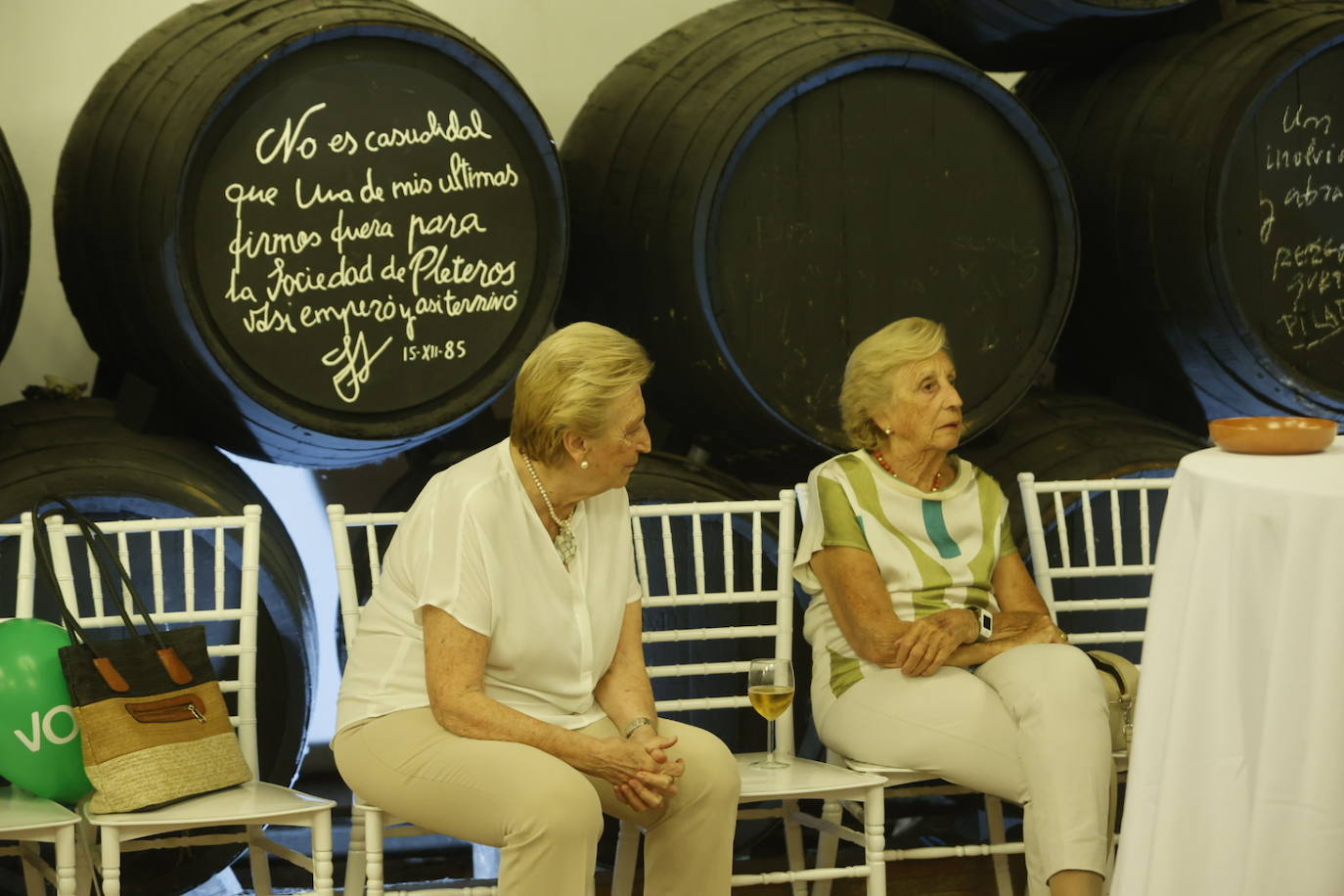 La igualada noche electoral en la &#039;sede&#039; de Vox en Córdoba, en imágenes