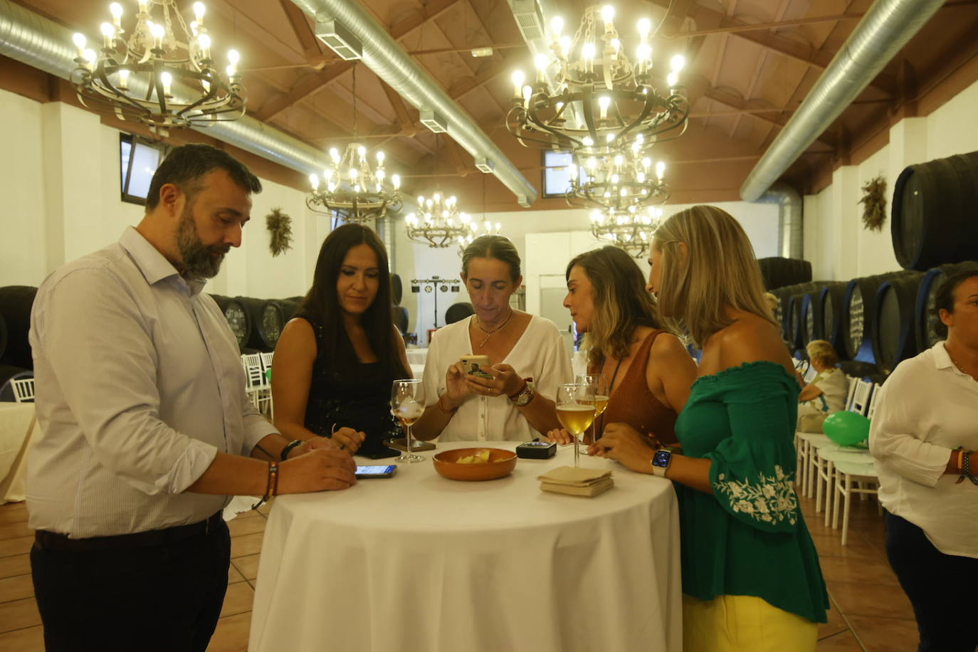 La igualada noche electoral en la &#039;sede&#039; de Vox en Córdoba, en imágenes