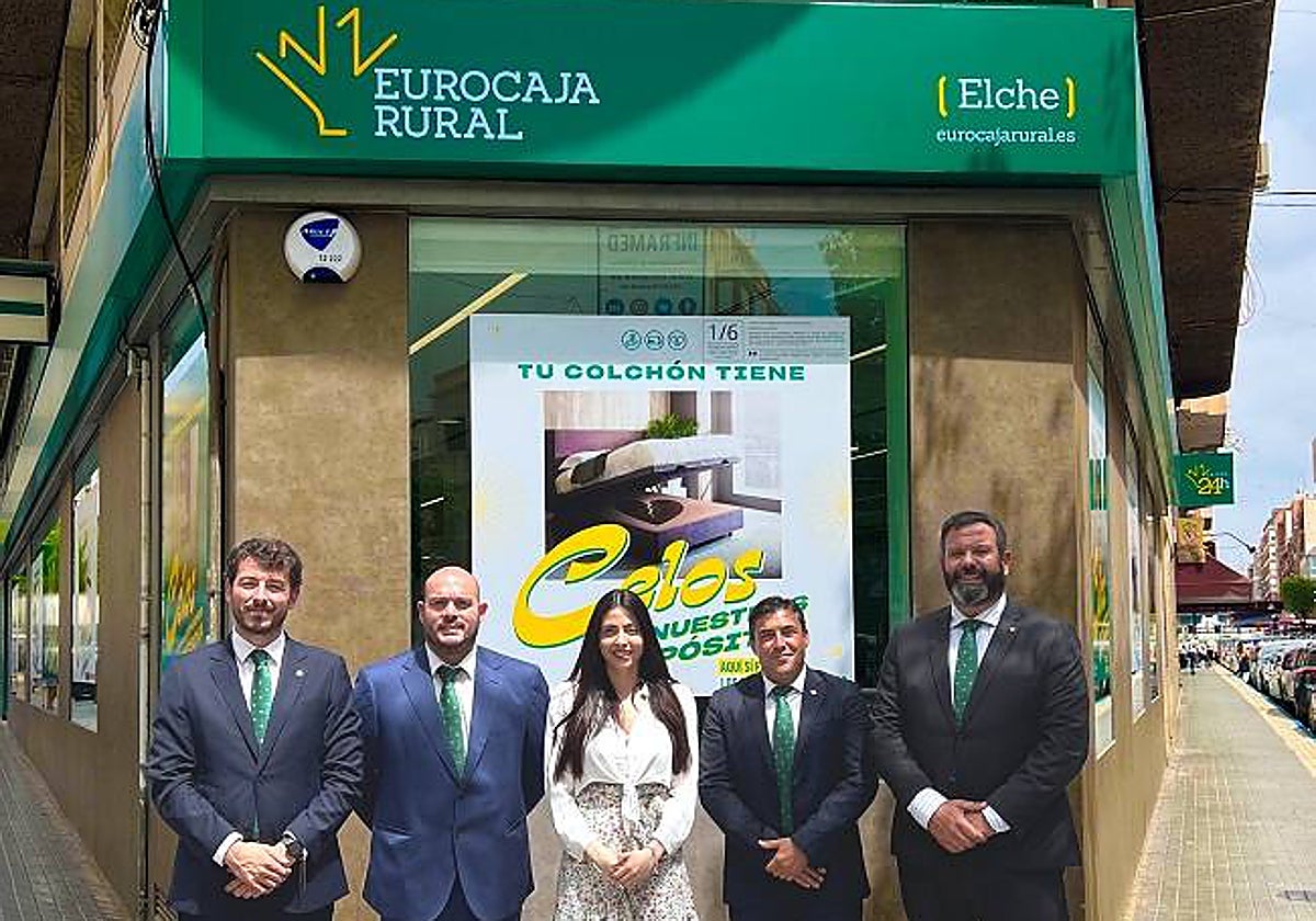 Imagen de la apertura de la nueva oficina de Eurocaja Rural en la ciudad alicantina de Elche