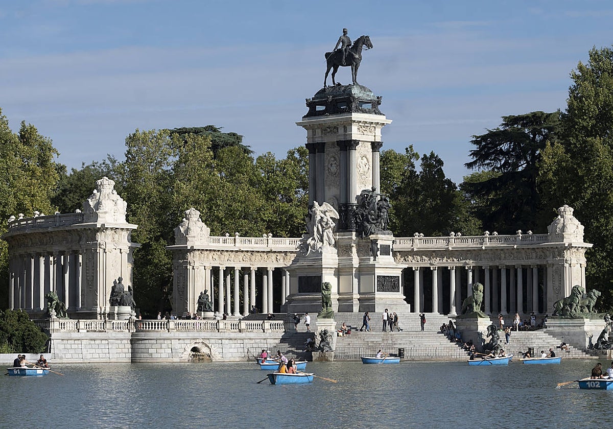 El monumento a Alfonso XII, en el estanque grande del Retiro
