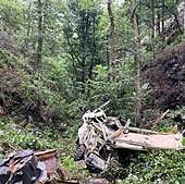 Muere un conductor tras salirse de la vía y caer por un desnivel de 50 metros en Asturias