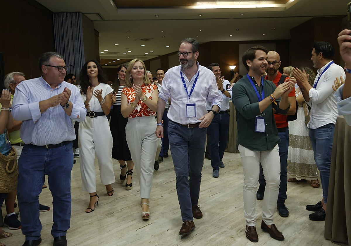 Adolfo Molina, presidente del PP de Córdoba junto a sus candidatos al Congreso y Senado el 23J