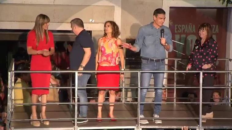 Sánchez celebra desde Ferraz el fracaso de las derechas en las elecciones del 23J