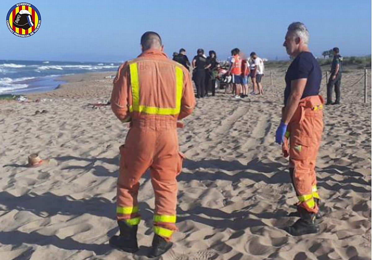Dos hombres y una mujer mueren ahogados en la playa de la localidad ...