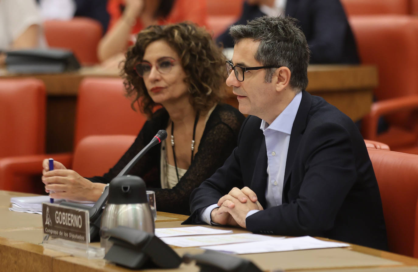 Bolaños interviene en la Diputación Permanente. A su lado, María Jesús Montero