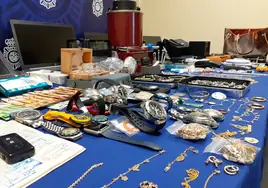 Detenidas en Lucena dos mujeres por robar joyas en una casa por valor de 25.000 euros