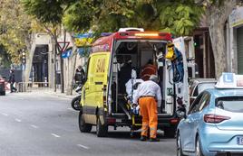Un anciano de 85 años muere atropellado por un coche que se empotró contra una gasolinera en Alicante