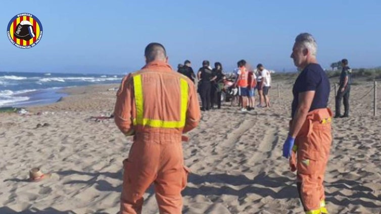 Los tres bañistas muertos en la playa de Tavernes de la Valldigna se ahogaron en una zona sin servicio de vigilancia y socorrismo