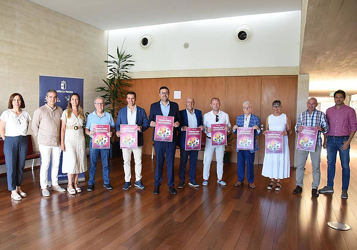 El Trofeo de la Junta ha sido presentado por Amadeo Pastor, consejero de Educación, Cultura y Deportes