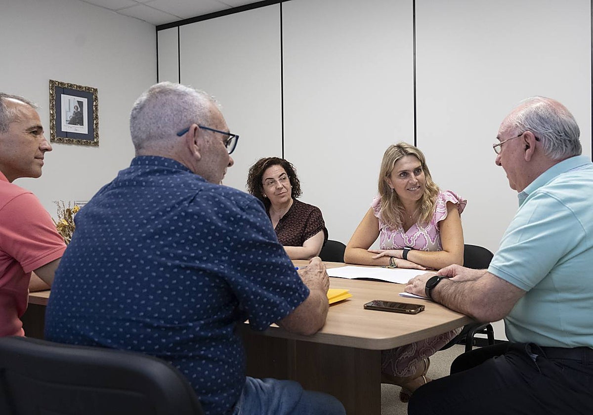 Imagen de la reunión de la Diputación de Castellón con representantes del Banco de Alimentos